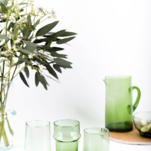 Composition de verres et carafe jade