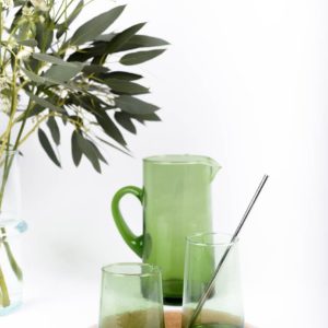 Composition de verres recyclés et carafe verte