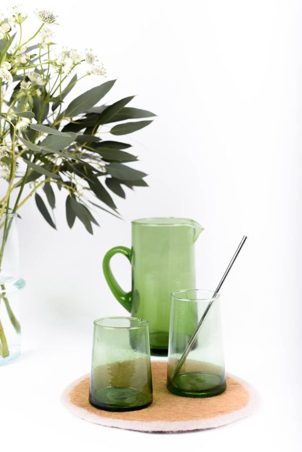 Composition de verres recyclés et carafe verte