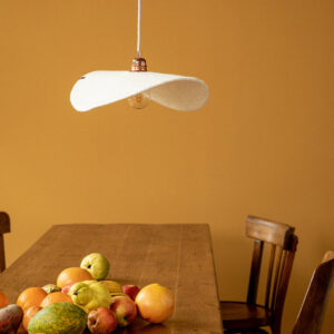 suspension fullmoon blanche en feutre de laine