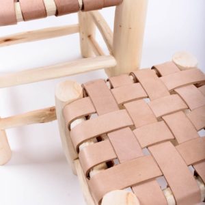 Détails tabourets en cuir
