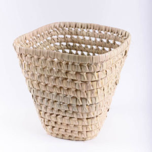 Corbeille tressée en fibres naturelles de palmier