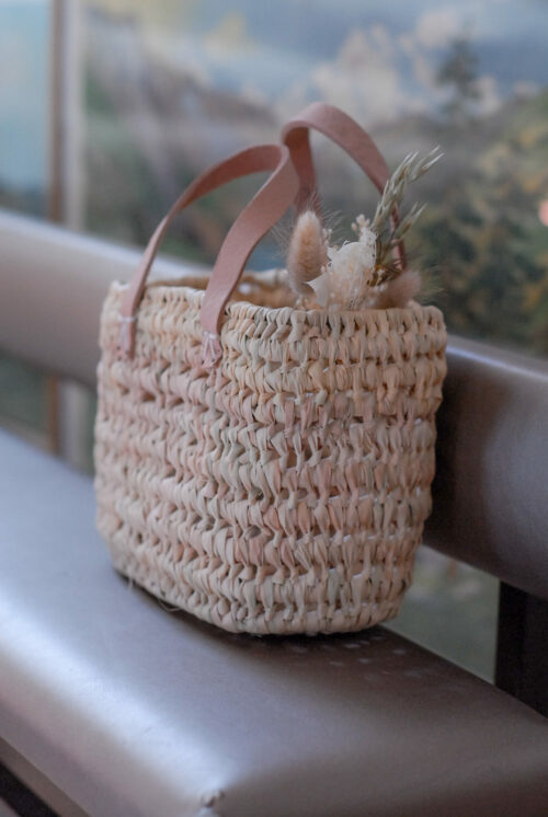 Petit panier Nina en fibres naturelles vu de côté