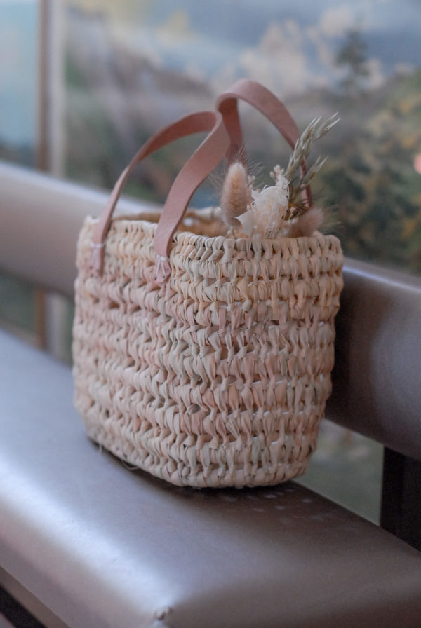 Petit panier Nina en fibres naturelles vu de côté