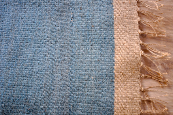 Tapis en jute bleu hand détail