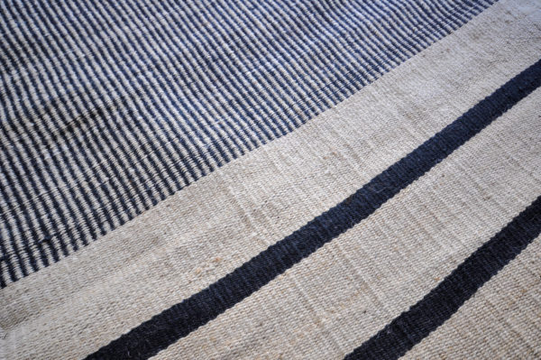 Tapis en jute noir kathia détail