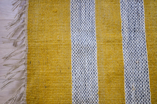 Tapis en jute jaune rani détail