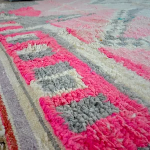 zoom sur les motifs du tapis Boujaad format 168x275cm