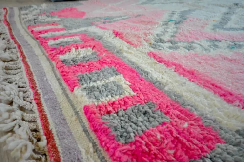zoom sur les motifs du tapis Boujaad format 168x275cm