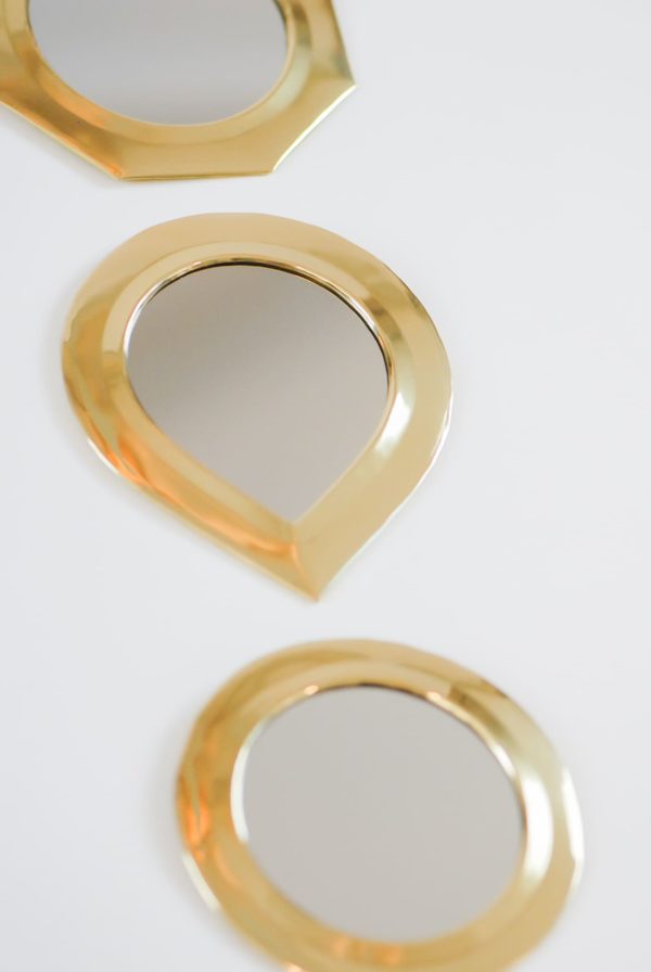 Détail Petits miroirs en laiton de plusieurs formes