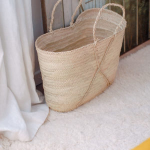 panier de marché en fibres naturelles alma dans une chambre