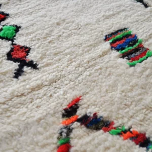 zoom sur les motifs du tapis Azilal dimension 111x152cm
