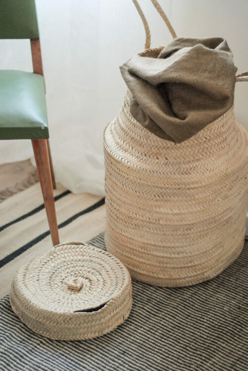 Panier à linge en feuilles de palmier vue du dessus