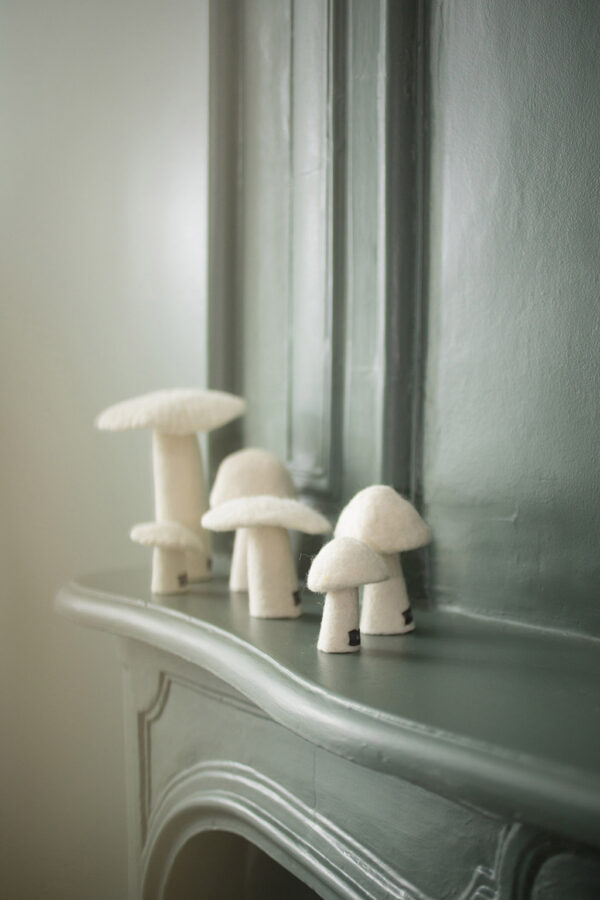 champignon en feutre de laine blanc fait main