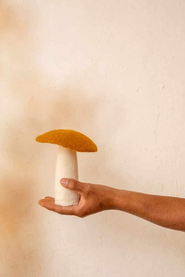 champignon or fait main en feutre de laine