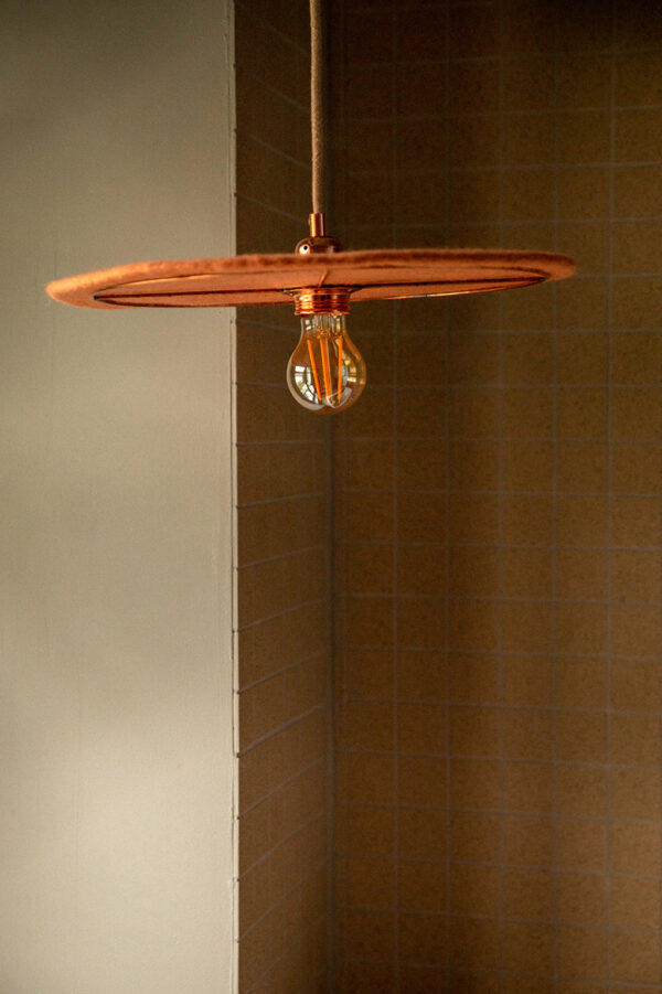 suspension en feutre de laine rose fullmoon