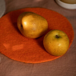 Dessous de plat orange en feutre de laine