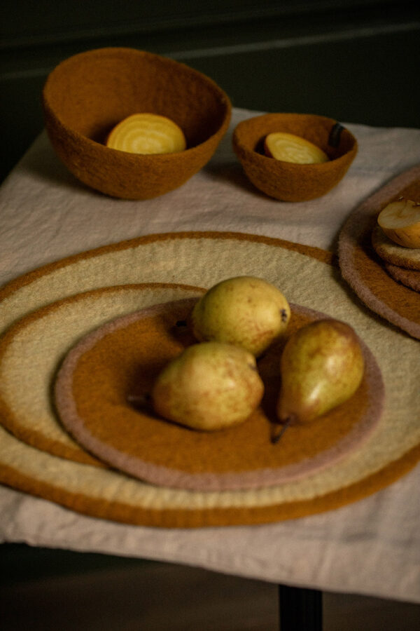 pastille de table en feutre de laine rose et doré