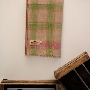 plaid en laine artisanal à carreaux