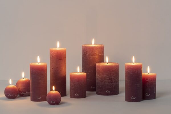 Composition de bougies de table bordeaux