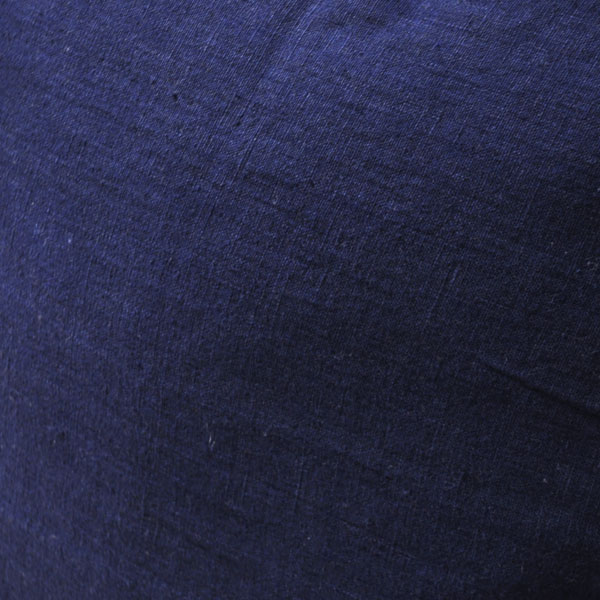 Coussin en lin lavé 45x45 cm bleu nuit fabrication française détail couleur