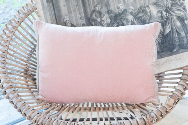 Coussin en velours de soie poudre 35x50 cm