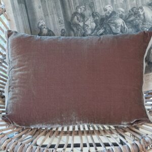 Coussin en velours de soie taupe 35x50 cm