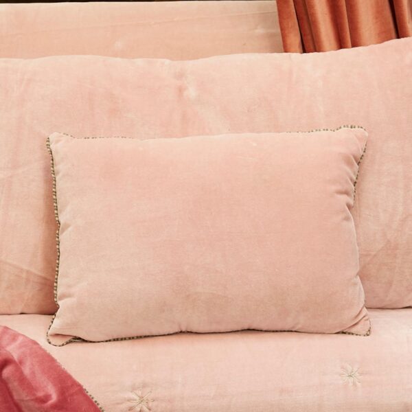 coussin en velours de coton 35x50cm rose poudre