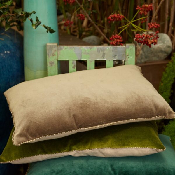 coussin en velours de coton 35x50cm taupe