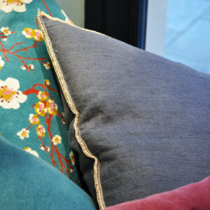 Coussin en lin lavé 45x45 cm bleu denim fabrication française association