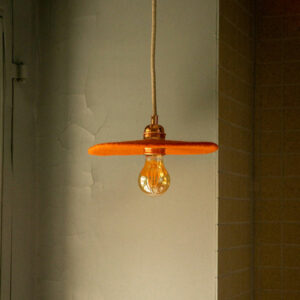suspension fullmoon orange en feutre de laine
