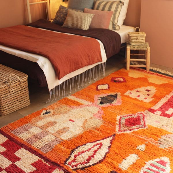 tapis boujaad - berbère coloré 170 x 260 cm - dans une chambre