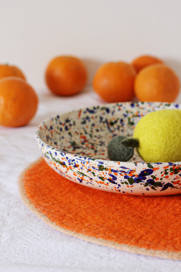 Coupe en céramique multicolore fait main avec citron détails