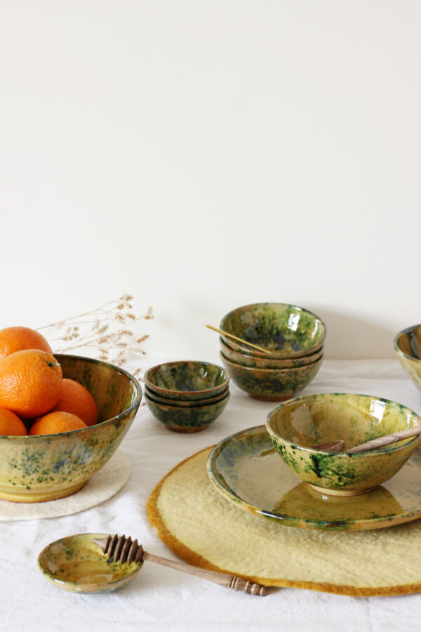 Ensemble collection poterie verte et jaune Moha fait main au Maroc