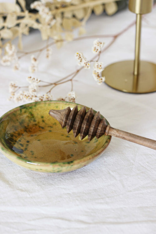 Cuillère à miel en bois de noyer fait main détails