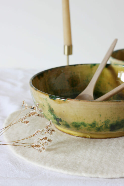 Poterie artisanale Maroc verte et jaune en céramique Coupe Moha vue de côté