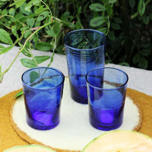 Verres soufflés bleus artisanat marocain