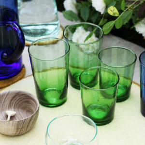Lot de 2 verres soufflés verts en verre recyclé artisanat marocain