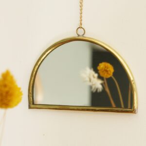 miroir demi cercle en laiton fait main au Maroc détails