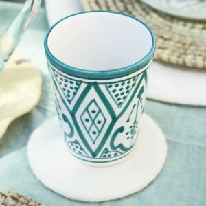 Verre bleu en céramique fait à la main motifs traditionnels marocains