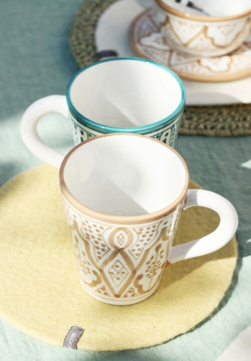 Mug nude en céramique fait main au Maroc avec motifs traditionnels vue du dessus