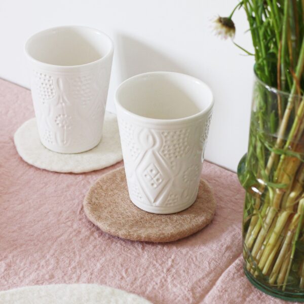 Lot de verres en céramique blanc fait main poterie artisanale modèle empreinte