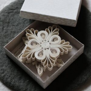 <b>FLOCONS</b> - Lot de 2 Flocons en papier à suspendre