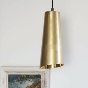 Zoom texture suspension marocaine en laiton Douglas