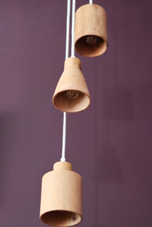 Suspension Lumi en bois de Thuya vue de dessous