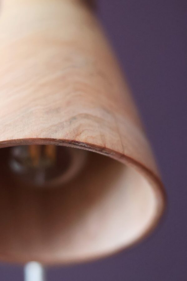 Lampe LUMI en bois de Thuya vue de dessous