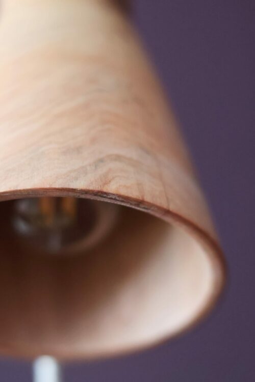Lampe LUMI en bois de Thuya vue de dessous