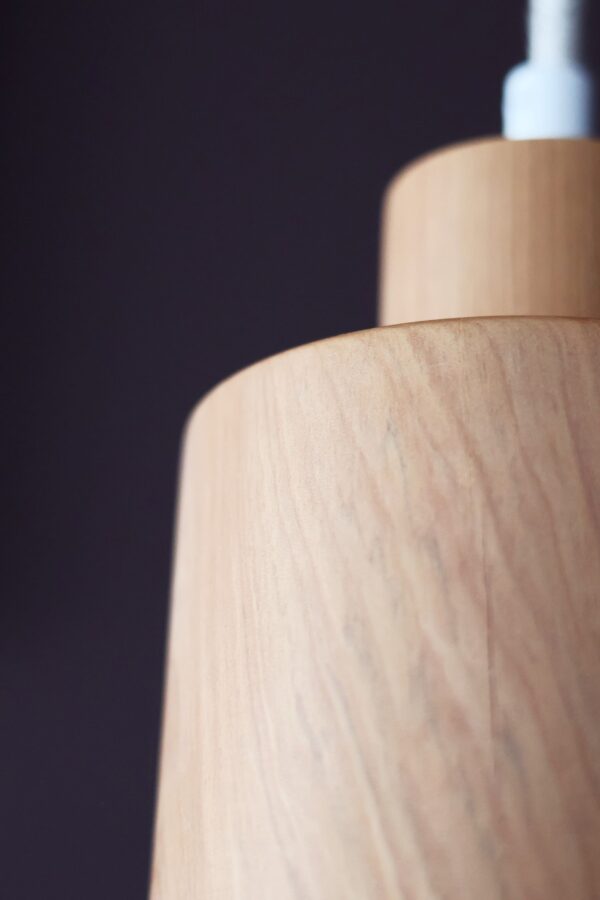 Zoom lampe LUMI en bois de Thuya