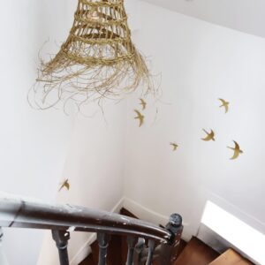 Suspension Taza en Doum dans cage escalier