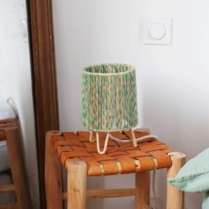 <b>TRIA</b> - Petite lampe en raphia bleu menthe